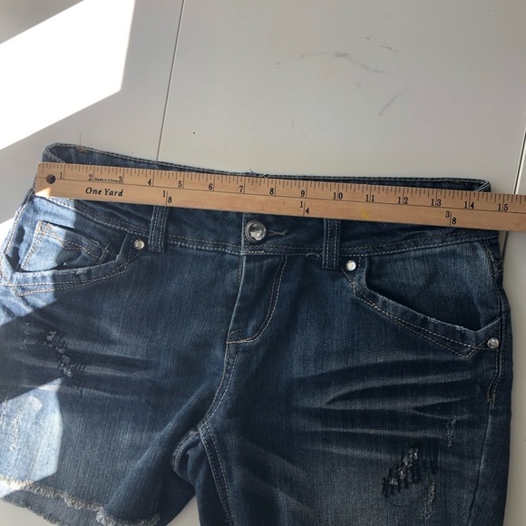 BONOBOS Womans Jeans Frayed Denim Shorts Crystal Encrusted Whiskering Sz 28 - Picture 8 of 10